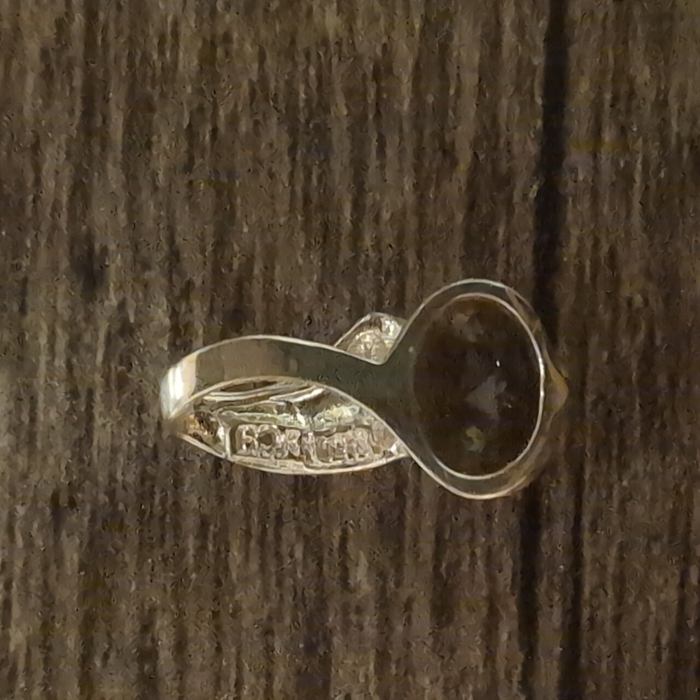 Elegant Gold and Topaz Pendant - Picture 3 of 4